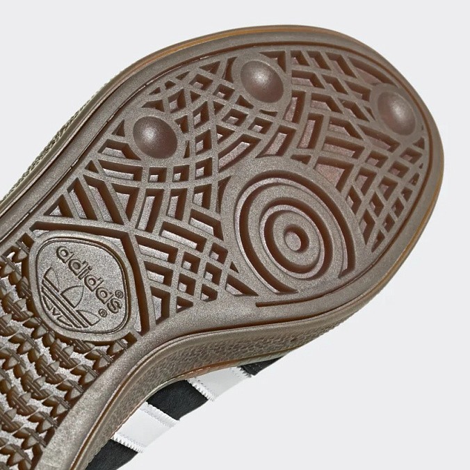 Кроссовки унисекс adidas Originals Handball Spezial Black/Cloud White/Gum